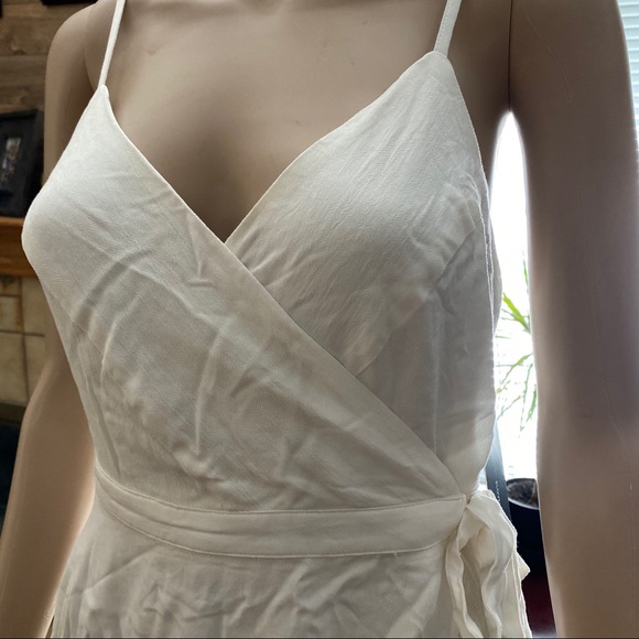 LULU’s Cream tie waist romper - Picture 2 of 7